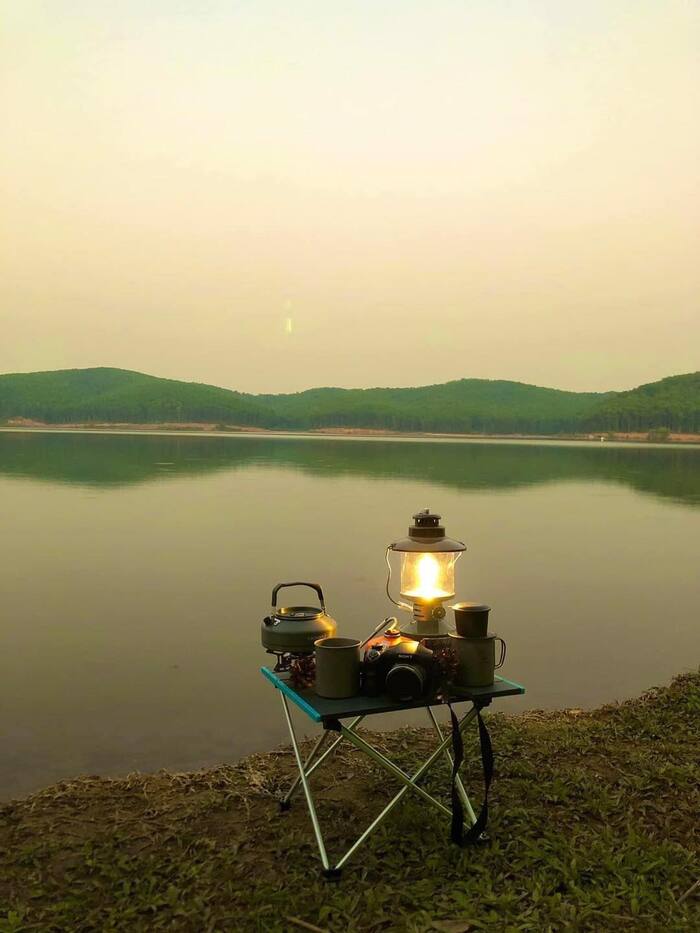 Nếu là một tín đồ yêu thiên nhiên trong lành, thích không gian thoáng đãng và tổ chức các buổi cắm trại cùng gia đình bạn bè thì hồ Đá Lải Ninh Bình sẽ là một lựa chọn tuyệt vời dành cho bạn. 