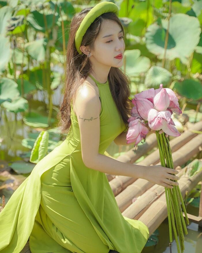 Nhưng mùa sen nở ở Hà Nội thường chỉ nở bắt đầu từ tháng 3 đến tháng 9 dương lịch. Nhưng mùa sen nở ở Hà Nội thường chỉ nở bắt đầu từ tháng 3 đến tháng 9 dương lịch.