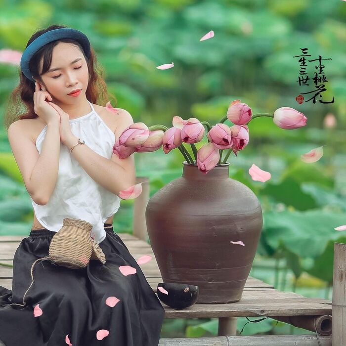 Bạn hãy lưu ngay một số lưu ý Vào mùa sen nở ở Hà Nội, khi chụp ảnh và ngắm nhìn đầm sen. Bạn hãy lưu ngay một số lưu ý Vào mùa sen nở ở Hà Nội, khi chụp ảnh và ngắm nhìn đầm sen.