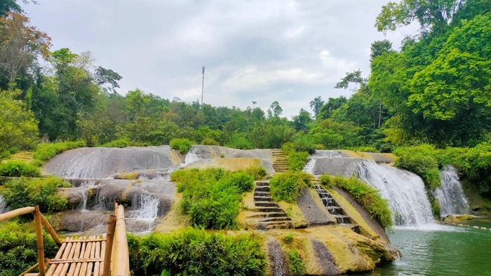 Không chỉ mang đến vẻ đẹp hút hồn một cách mới lạ, thác Mơ Quảng Bình còn ẩn chứa nhiều câu chuyện lịch sử thần bí.