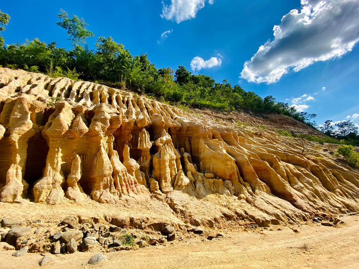 cảnh quan kì vĩ ở dốc Vạn Long