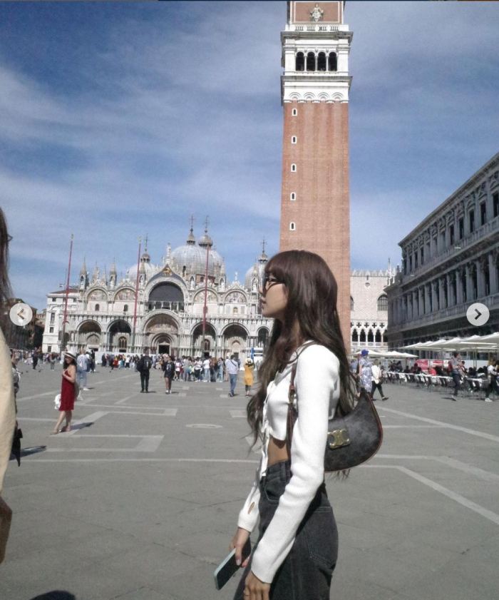 Lisa du lịch Venice