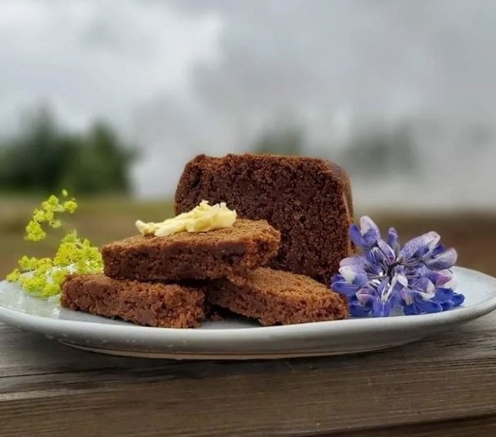 món ăn kỳ lạ ở Iceland bánh mì suối nước nóng