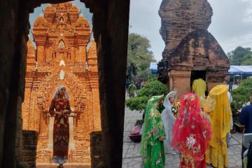 Về Nha Trang dự lễ hội Tháp Bà Ponagar đậm màu sắc văn hoá Chăm