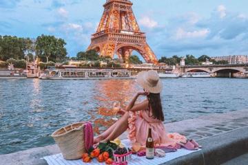 Du ngoạn trên sông Seine ở Paris, ngắm thành phố tình yêu thơ mộng