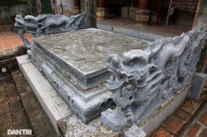 Cặp long sàng trước đền thờ vua Đinh Tiên Hoàng Ninh Bình đã được công nhận là bảo vật quốc gia