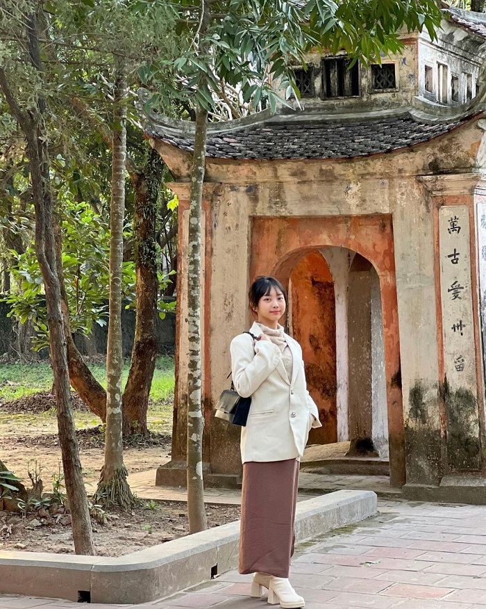 Đền thờ vua Đinh Tiên Hoàng Ninh Bình là điểm thu hút khách du lịch Ninh Bình