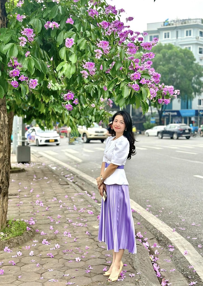 Hoàng Cầu đang là điểm check in hoa bằng lăng Hà Nội đình đám trên mạng xã hội