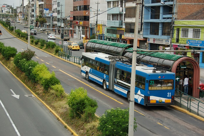 Một trong những điều trong cẩm nang du lịch Ecuador bạn không thể bỏ qua là mua vé xe buýt tại nhà ga