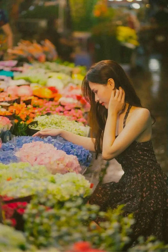 Chợ hoa Quảng An – chợ hoa đầu mối lớn bậc nhất Thủ đô gần Công viên nước Hồ Tây