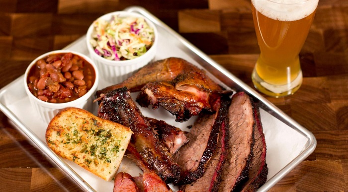 Nếu bạn đang tìm kiếm địa điểm ăn sườn ngon nhất ở Mỹ, bạn nhất định không thể bỏ qua Pig Rig BBQ