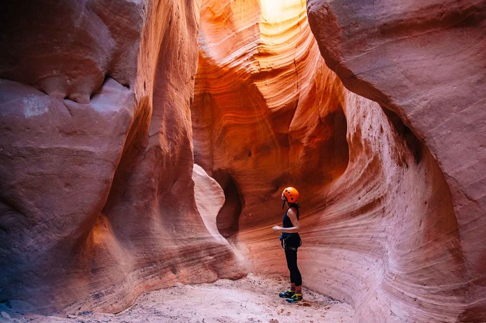 Red Rock Canyon là điểm du lịch giá rẻ ở Nevada cho những ai muốn đắm mình trong sa mạc Mojave rộng lớn