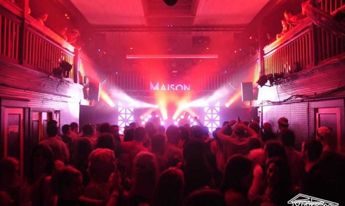 The Maison là một tổ hợp âm nhạc và là điểm nghe nhạc sống nổi tiếng ở New Orleans