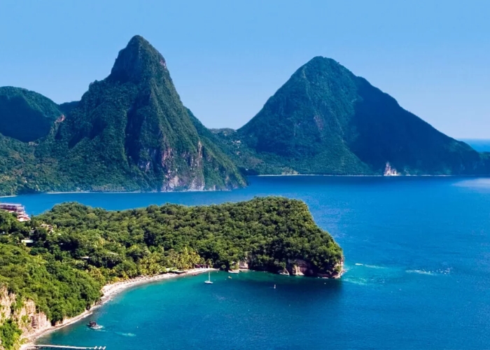 Du lịch Saint Lucia - Pitons ở Saint Lucia là điểm đến không thể bỏ qua cho những ai yêu thích du lịch và khám phá