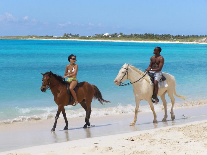 Du khách ghé thăm Anguilla, một trong những hòn đảo an toàn nhất Caribe, đừng quên nghỉ dưỡng tại vịnh Meads