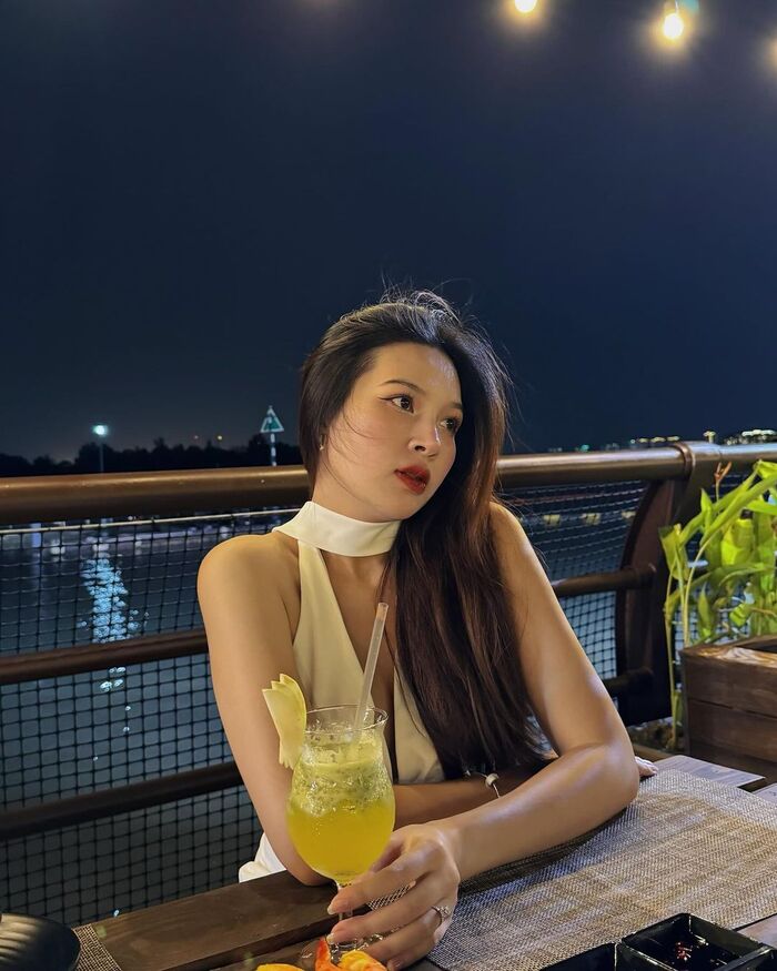 chill buổi tối tại nhà hàng view sông Sài Gòn 