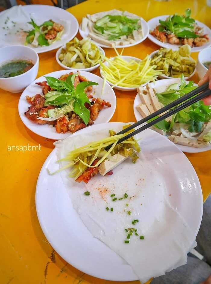 quán bánh ướt đĩa chồng ngon ở Buôn Ma Thuột nổi tiếng vạn người mê