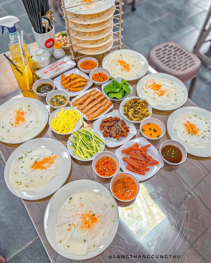 quán bánh ướt đĩa chồng ngon ở Buôn Ma Thuột với menu hấp dẫn