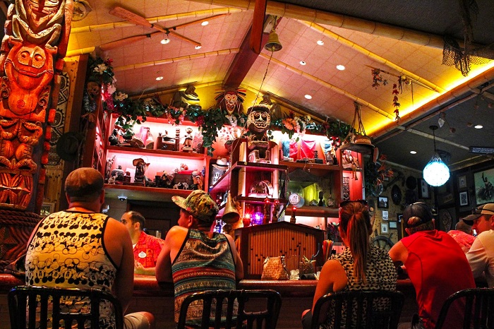 Trader Sam’s Enchanted Tiki Bar là một trong những quán nổi tiếng nhất Anaheim tọa lạc tại Downtown Disney