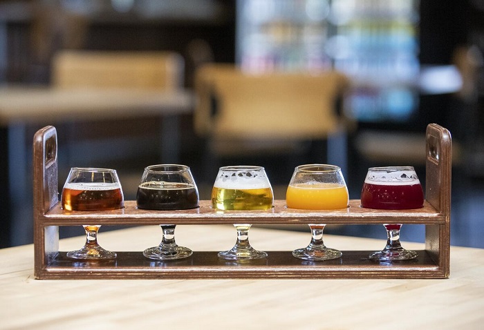 Nếu bạn là người yêu thích bia, hãy đến The Bruery, một trong những quán bar nổi tiếng nhất Anaheim
