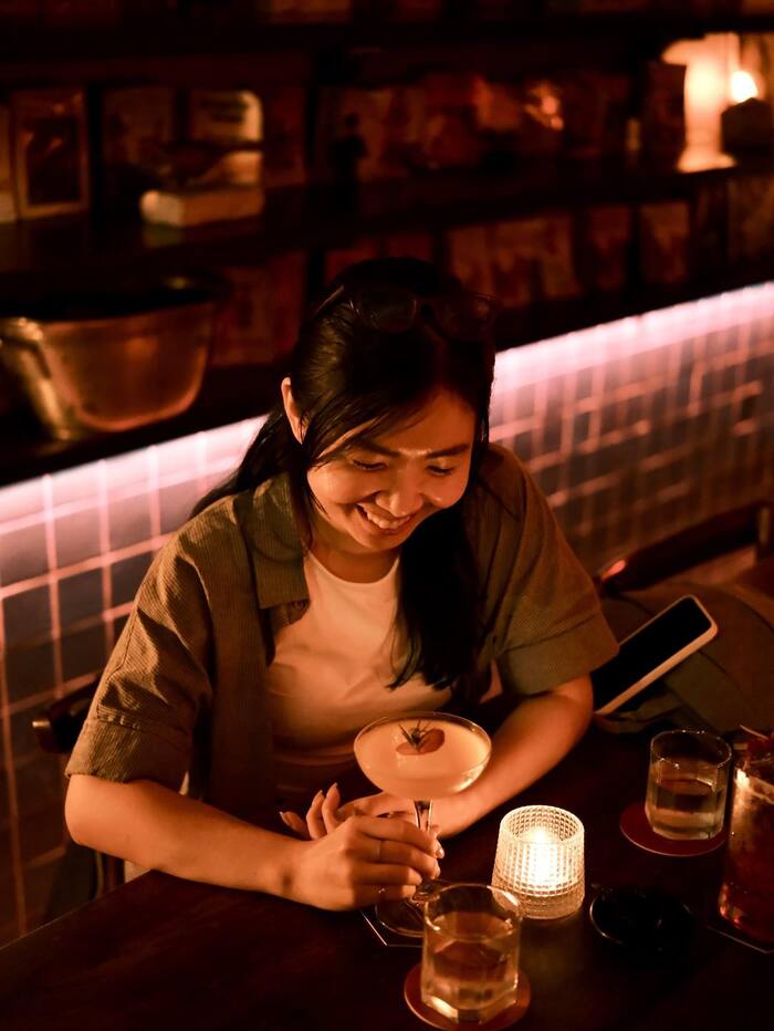 quán cocktail bar nổi tiếng ở quận 1 với bầu không khí phù hợp với những buổi gặp gỡ nhẹ nhàng