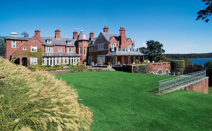 Oyster Bay là một trong những thị trấn cổ nhất tiểu bang New York được chính thức thành lập vào năm 1667