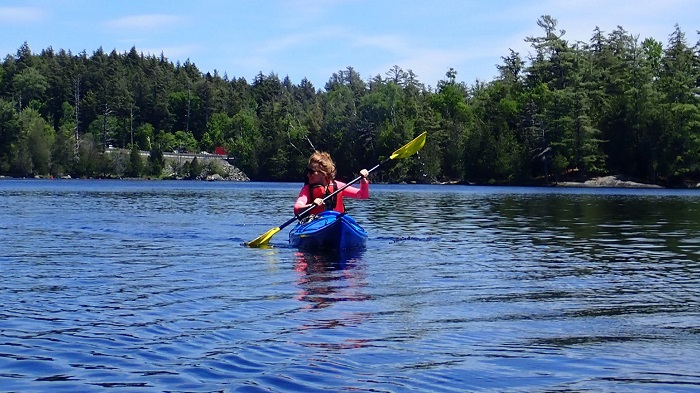 Ẩn mình trong Adirondacks, Saranac Lake là một trong những thị trấn ven hồ đẹp nhất New York