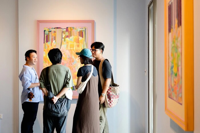 triển lãm tháng 5 ở TP HCM thu hút nhiều bạn trẻ ghé thăm tham quan