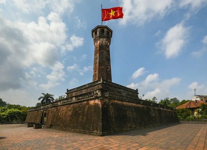 Cột cờ Hà Nội – biểu tượng của Thủ đô bao đời nay là điểm đến thú vị không kém Lễ hạ cờ Lăng Bác