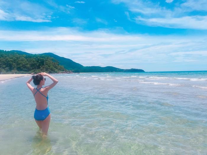 Bình yên trên bãi biển Cảnh Dương Huế 