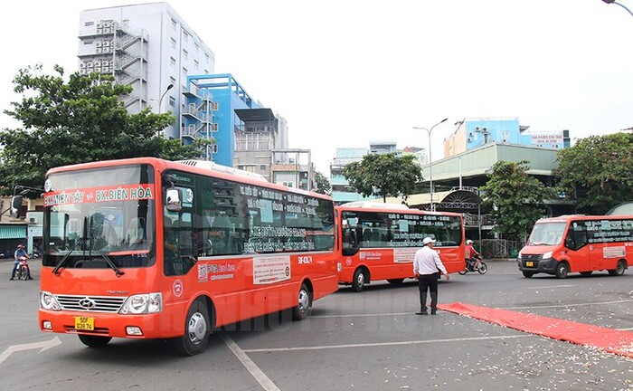 Xe bus di chuyển tới bảo tàng Đồng Nai
