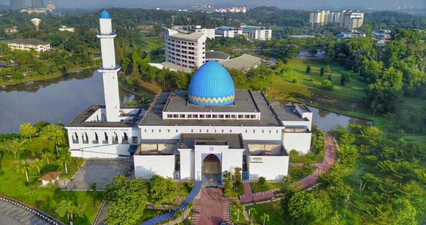 Bandar Baru Bangi là một thị trấn vệ tinh thuộc huyện Hulu Langat - cẩm nang du lịch Bandar Baru Bangi Malaysia