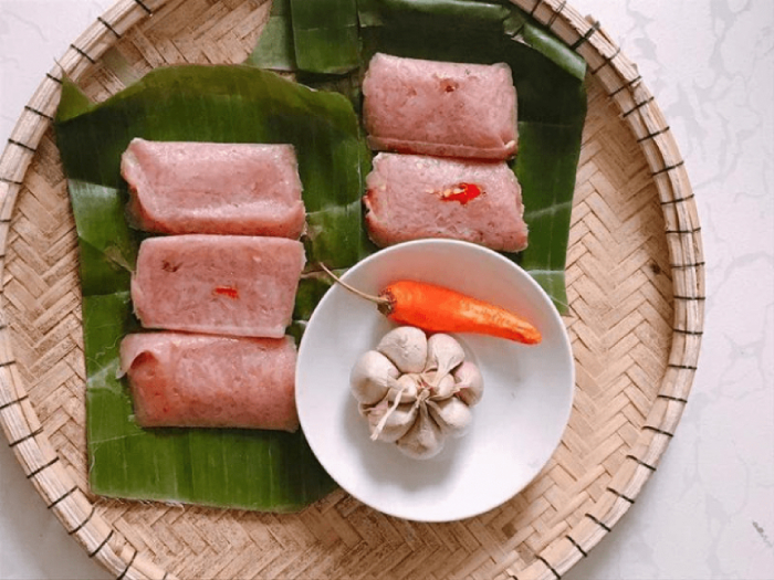 Nem Lái Thiêu là món quà phổ biến tại Bình Dương