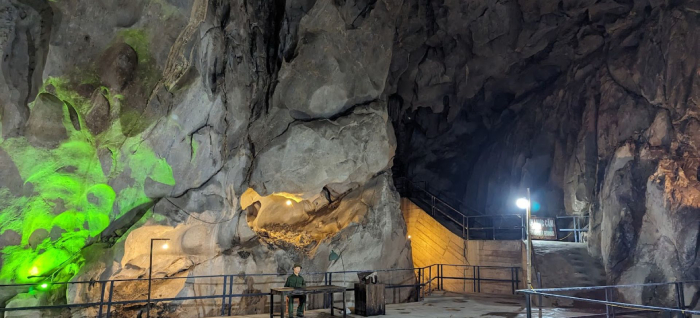 Hang Quân Y là điểm công tác y tế trong chiến tranh