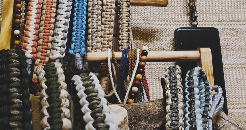 Du khách có thể chọn đồ thủ công mỹ nghệ làm quà lưu niệm khi du lịch Pangkor