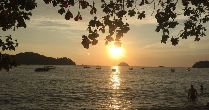 Bãi biển Pasir Bogak