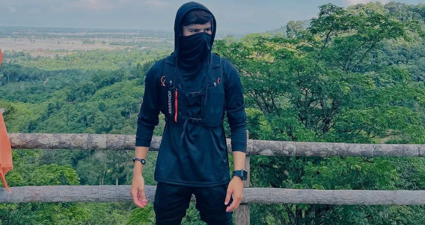 Du khách cần chú ý mặc trang phục lịch sự, kín đáo khi đến những khu vực như nhà thờ