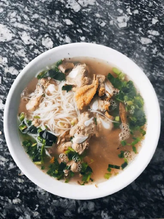 Canh Cá Quỳnh Côi Vũ Gia là địa chỉ thích hợp cho du khách muốn thưởng thức hương vị canh cá Thái Bình.