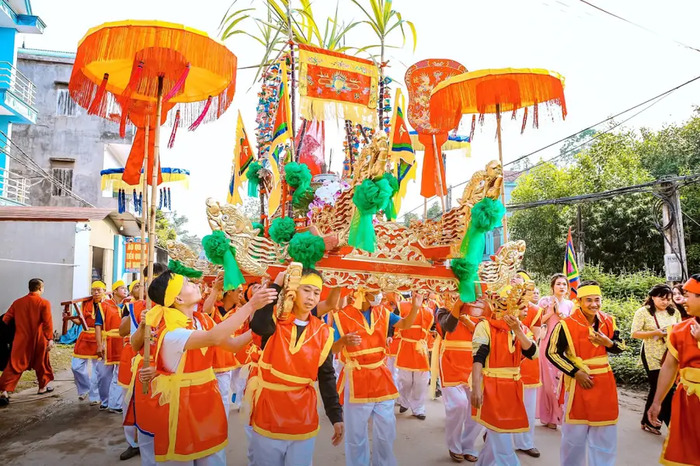 Tham gia lễ hội lớn ở đền Công Đồng Bắc Lệ