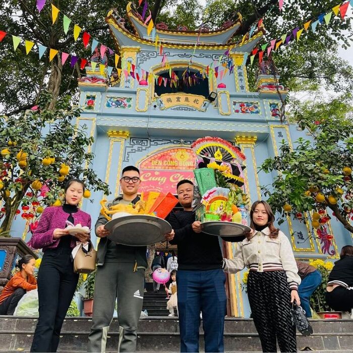 Tham gia lễ hội lớn ở đền Công Đồng Bắc Lệ