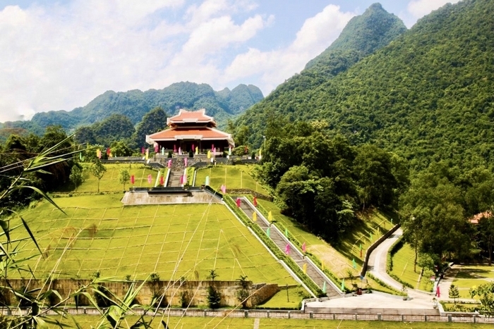 Đền thờ Chủ tịch Hồ Chí Minh là điểm đến linh thiêng, 
