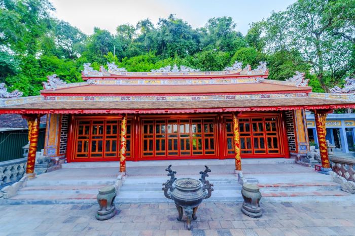 Điện Hòn Chén Huế 