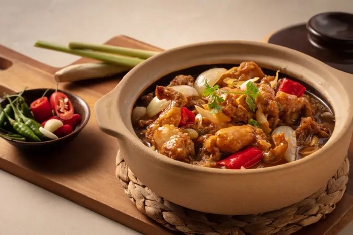 Êch om Phượng Tường chính là sự kết hợp tinh tế giữa nguyên liệu tươi ngon và hơn 23 loại gia vị.