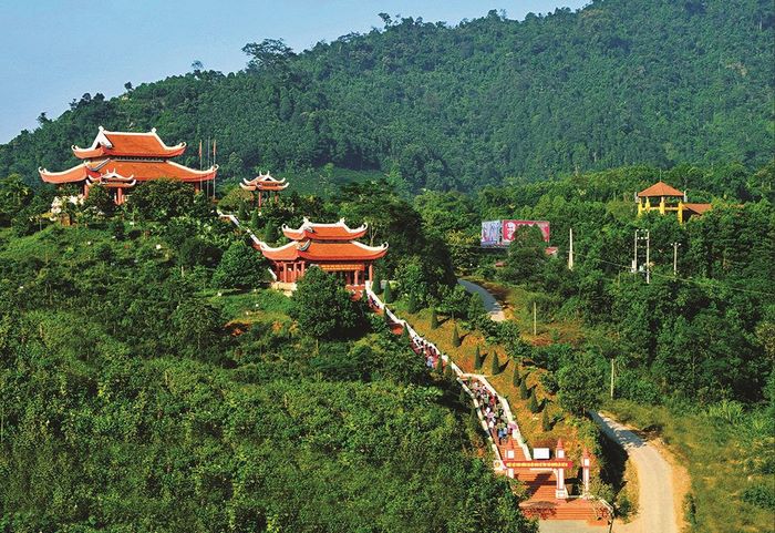 Khu di tích lịch sử quốc gia ATK Định Hóa nằm tại huyện Định Hóa, tỉnh Thái Nguyên.