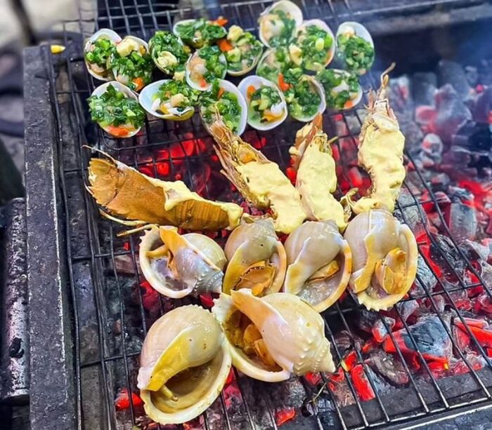 Kinh nghiệm du lịch biển Tiên Trang Thanh Hoá - Thưởng thức hải sản tươi ngon