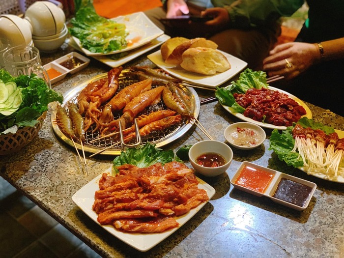 Kinh nghiệm du lịch biển Tiên Trang Thanh Hoá - Thưởng thức hải sản tươi ngon