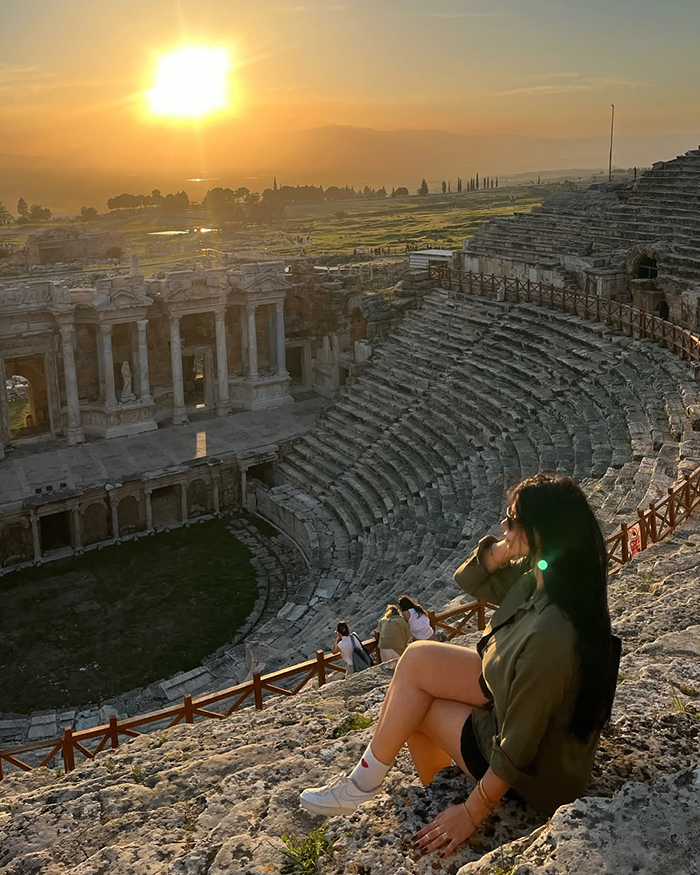  Mùa hè (tháng 6 - tháng 8): Nắng nóng và đông đúc tại thành cổ Hierapolis Thổ Nhĩ Kỳ