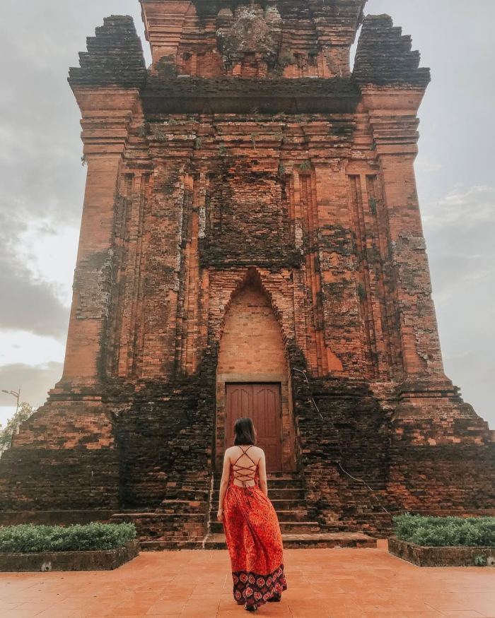 tháp Nghinh Phong Tuy Hòa gần Tháp Nhạn 