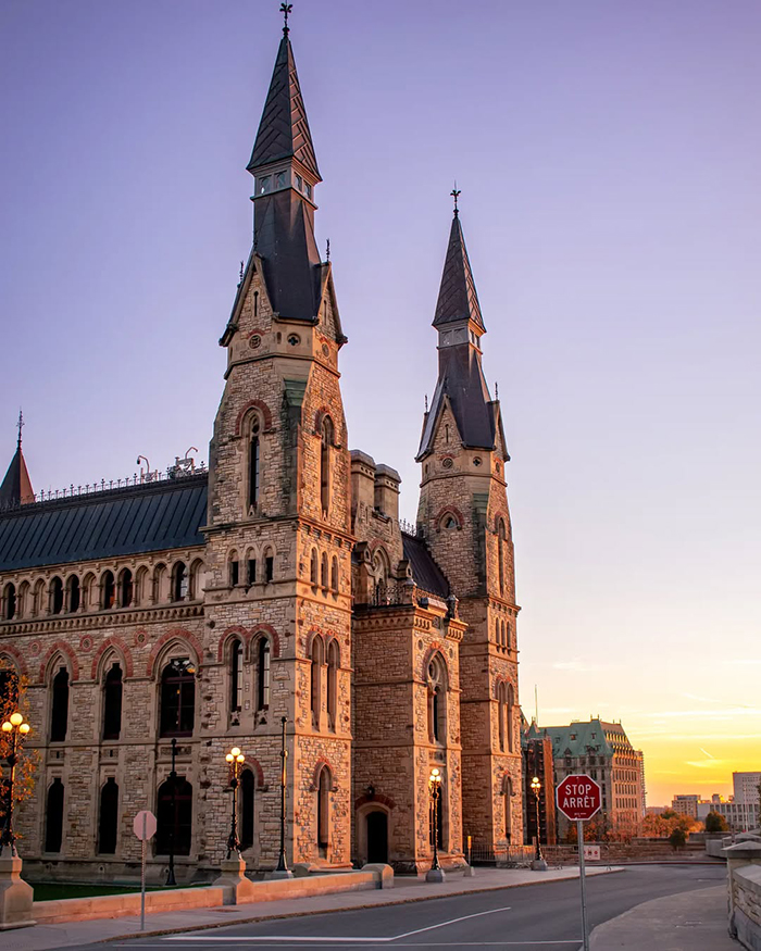 Parliament Hill (Đồi Quốc hội) tại thủ đô Ottawa Canada