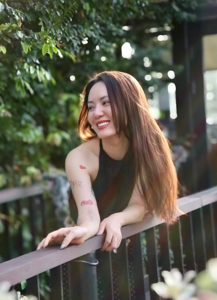 Với hình ảnh sang chảnh nhưng cô nàng lại rất gần gũi, tinh tế và nhận nhiều thiện cảm từ công chúng.